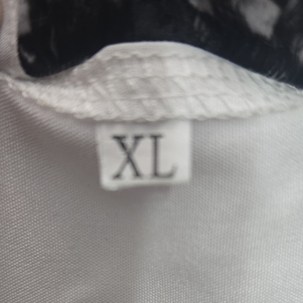 Elings White V-Neck Embroidered Blouse in Navy - Picture 4 of 4